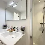 Seashell - Luxurious Renovated Gas Station Дом отдыха *