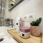 Seashell - Luxurious Renovated Gas Station Дом отдыха