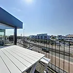 Seashell - Luxurious Renovated Gas Station Дом отдыха