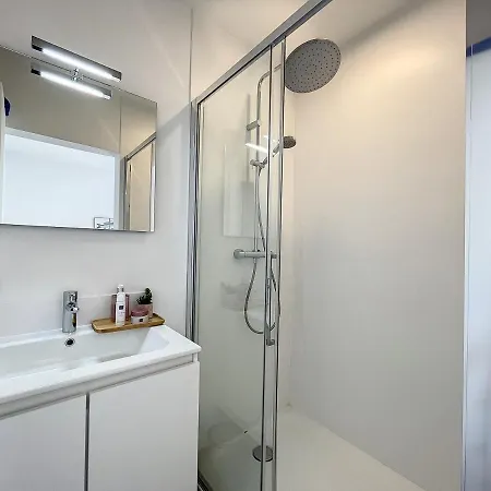 Vakantiehuis Seashell - Luxurious Renovated Gas Station *