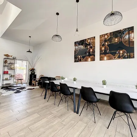 Vakantiehuis Seashell - Luxurious Renovated Gas Station *