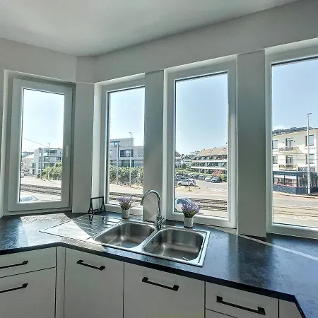 Seashell - Luxurious Renovated Gas Station Vakantiehuis *